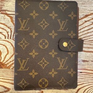 Louis Vuitton Planner (medium ring agenda cover)